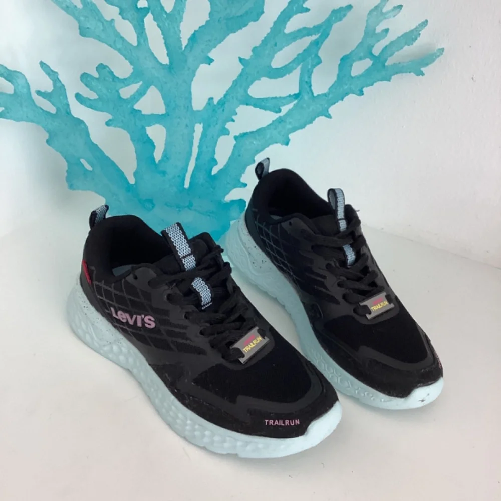 REDUCED NWT LEVI’S Women’s Black and Blue trail running shoes Sz 6.5